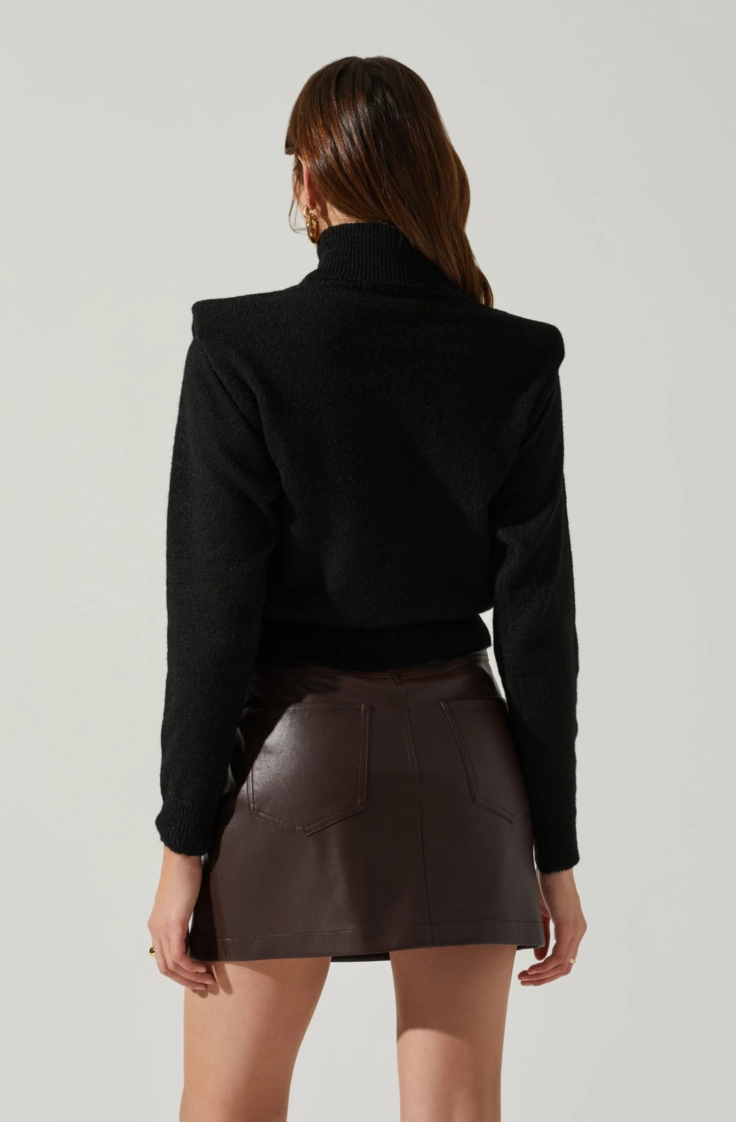 Daleyza Padded Shoulder Turtleneck Sweater 8 Daleyza Padded Shoulder Turtleneck Sweater - Image 6