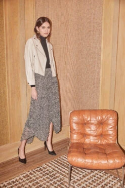 Animal Instinct Pleated Midi Skirt 13 Animal Instinct Pleated Midi Skirt -Dress Sales Store ASTR FALL21 PT2 34313 edited