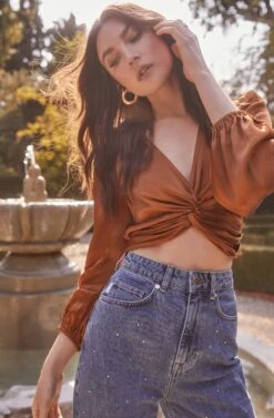 Nix Twist Front Long Sleeve Top 32 Nix Twist Front Long Sleeve Top -Dress Sales Store ASTR FALL22 1356