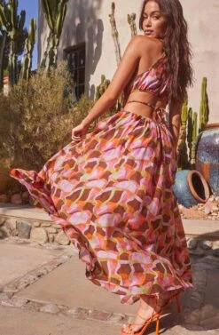 Sivana Halter Neck Geo Print Maxi Dress 11 Sivana Halter Neck Geo Print Maxi Dress -Dress Sales Store ASTR SUMMER23 0035