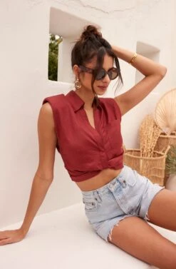 Kathlynn Front Twist Collared Top 25 Kathlynn Front Twist Collared Top -Dress Sales Store ASTR 06072023 SUMMERTRAVELII 4449