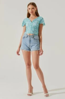 V-neck Plisse Bust Floral Top 17 V-neck Plisse Bust Floral Top -Dress Sales Store AT17793 AZUREBLUEDITSY 1