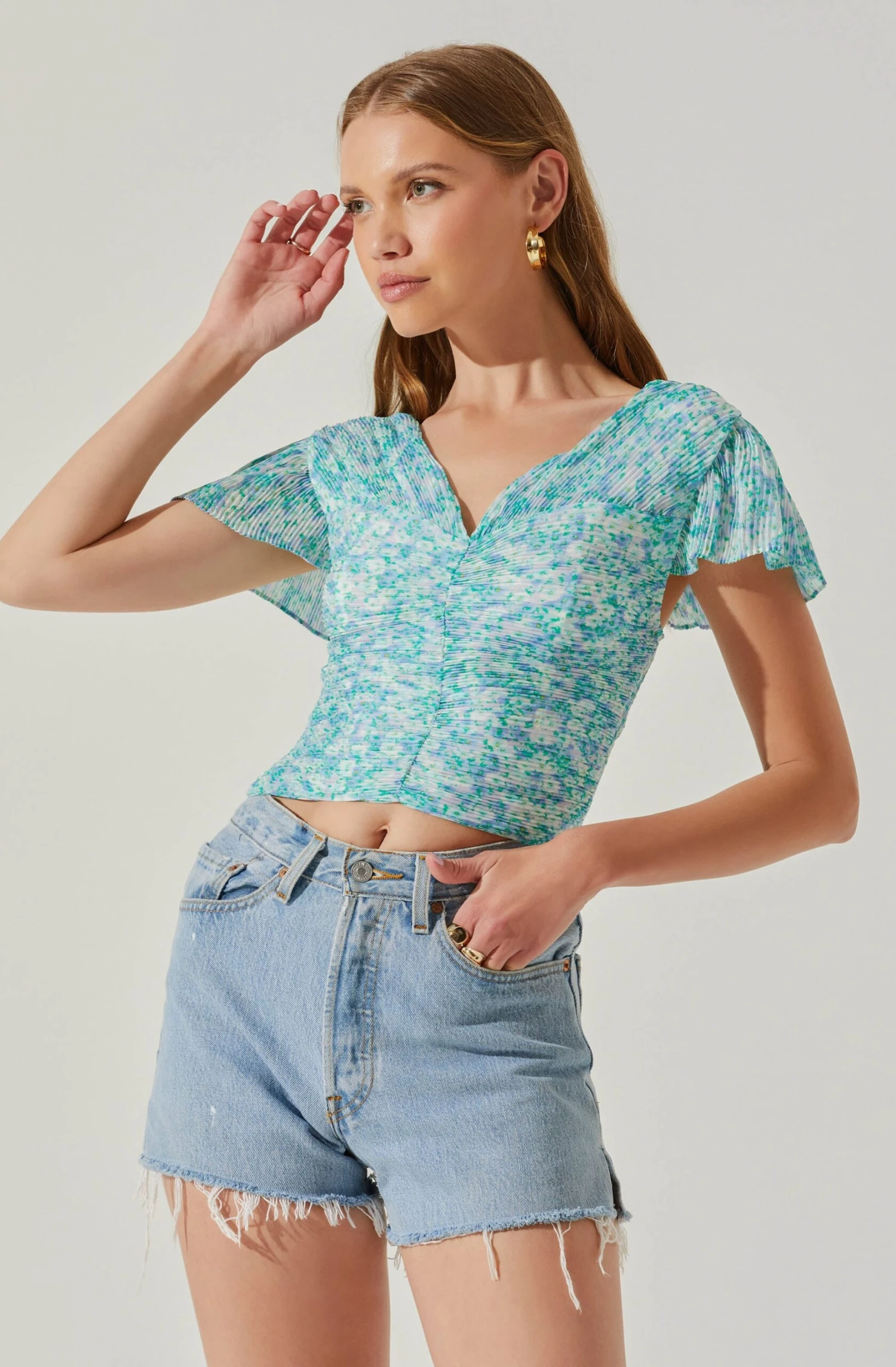 V-neck Plisse Bust Floral Top 5 V-neck Plisse Bust Floral Top - Image 3