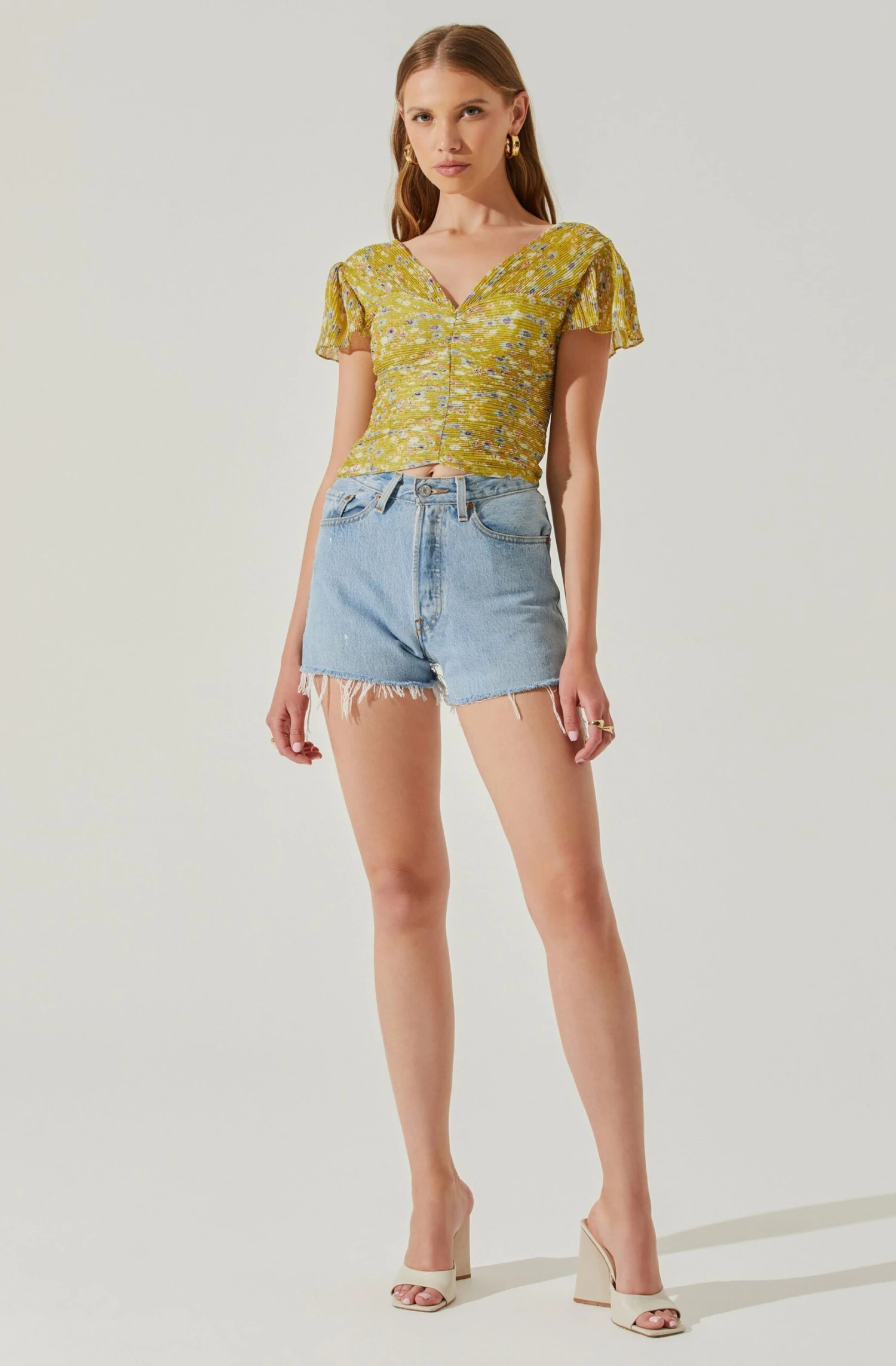 V-neck Plisse Bust Floral Top 10 V-neck Plisse Bust Floral Top - Image 8