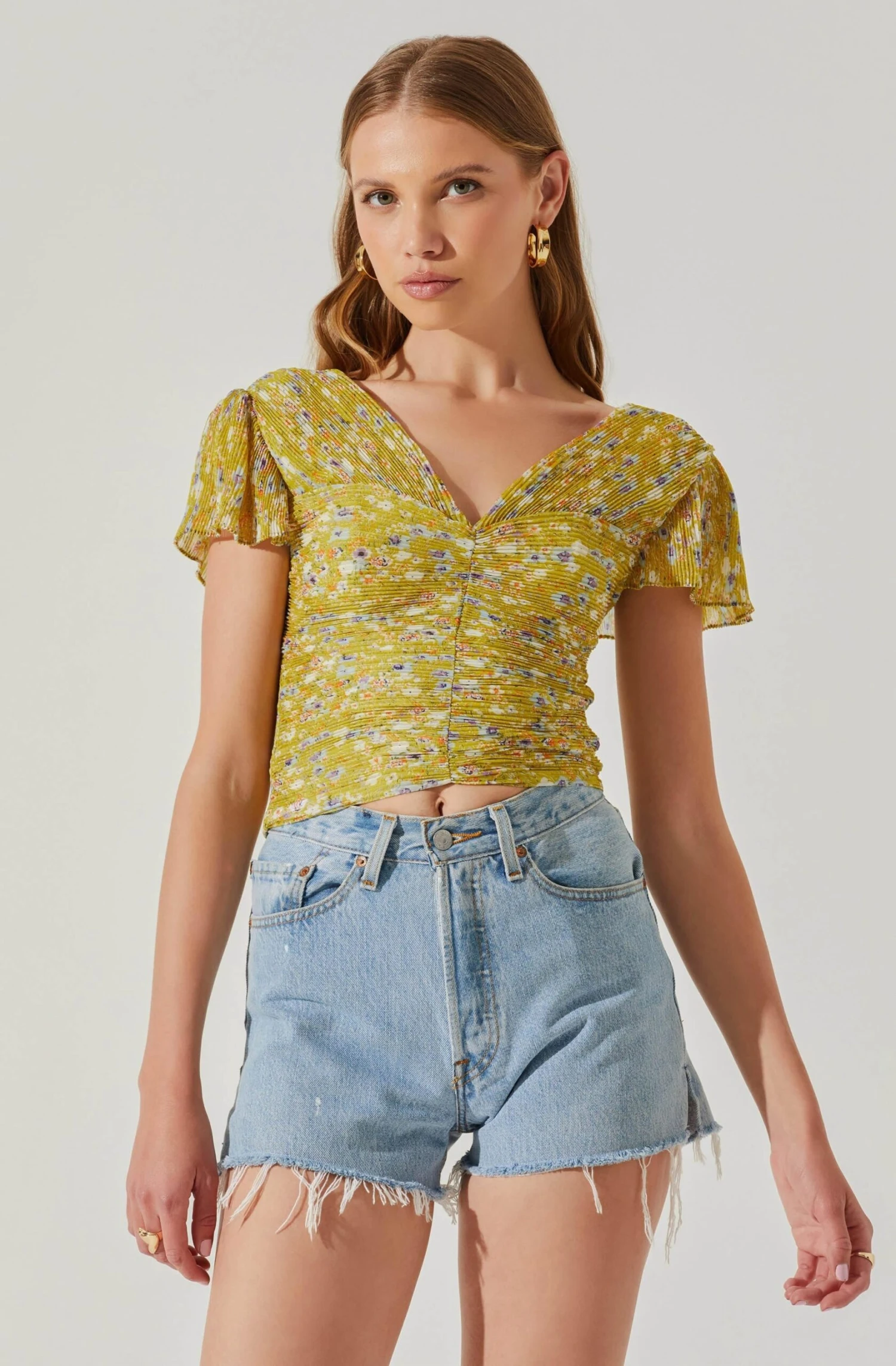 V-neck Plisse Bust Floral Top 9 V-neck Plisse Bust Floral Top - Image 7