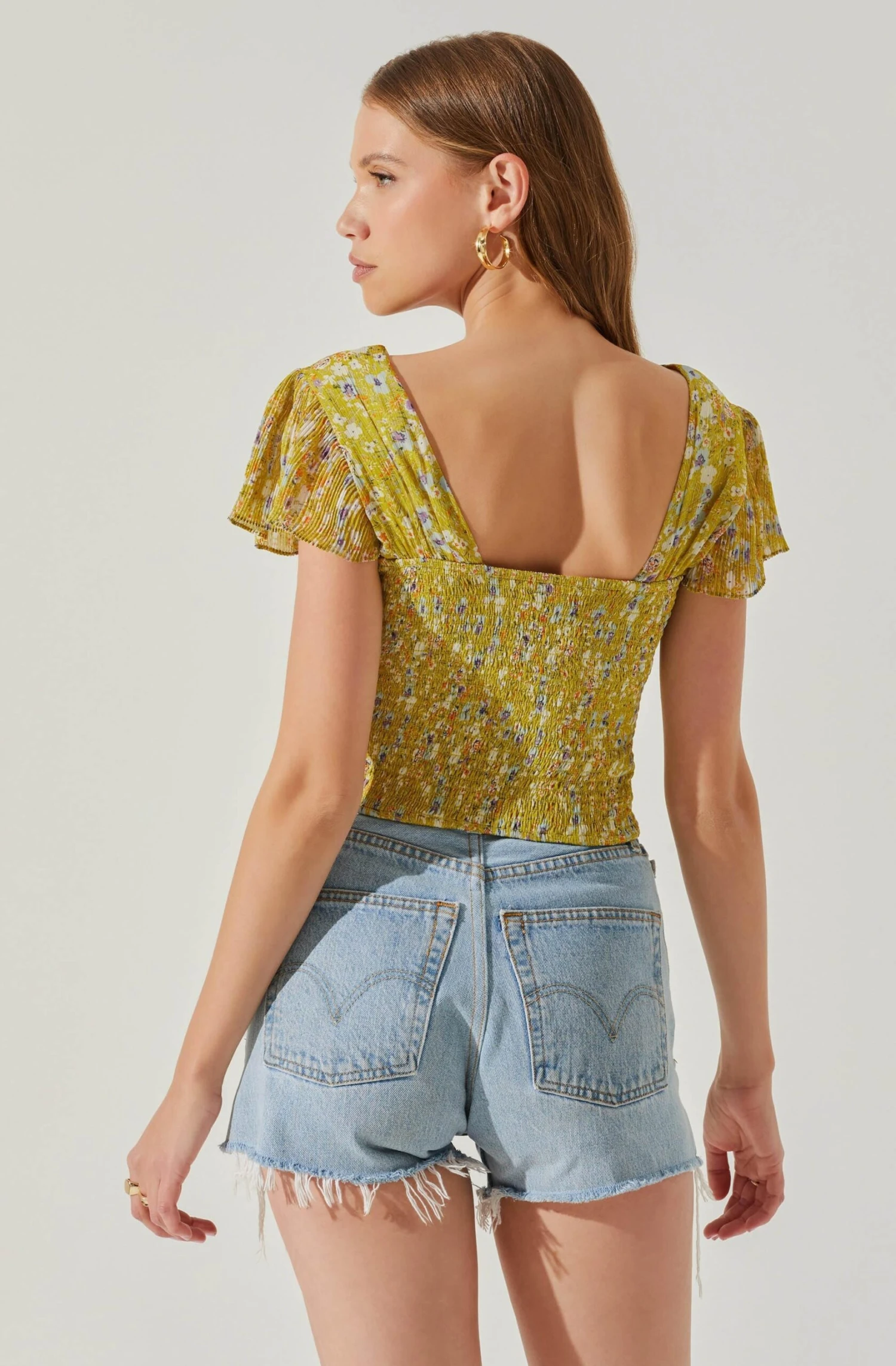 V-neck Plisse Bust Floral Top 14 V-neck Plisse Bust Floral Top - Image 12